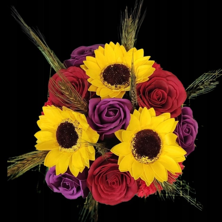 Bukiet słoneczników mydlanych na prezent w rustykalnej ceramicznej osłonce