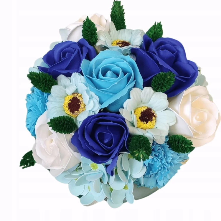 Niebieski bukiet mydlany w błękitnej osłonce